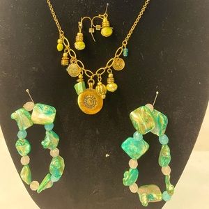 Set necklace, bracelet and earrings